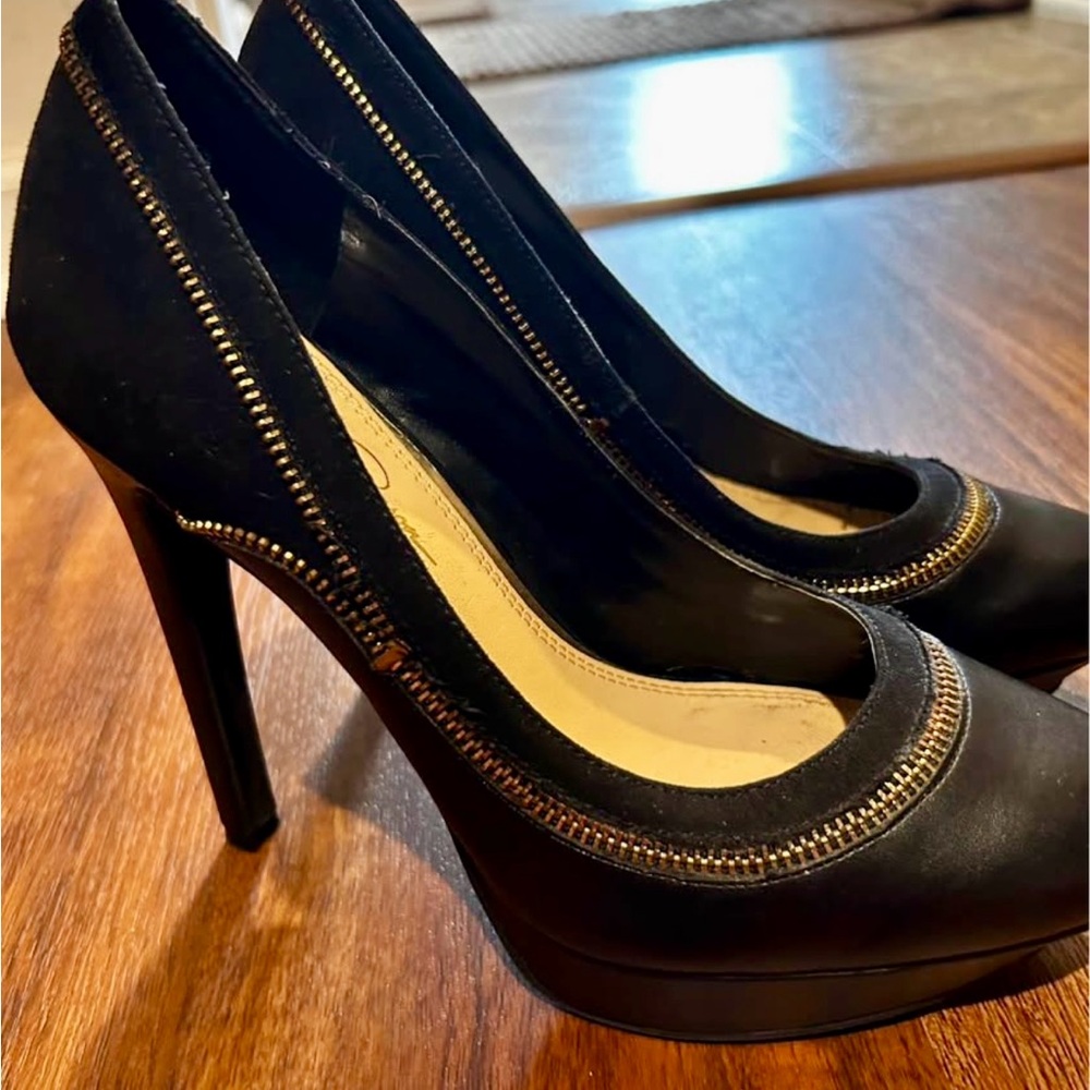 Sexy pumps! So cool with the zipper detail! Slight scuff marks on heels.